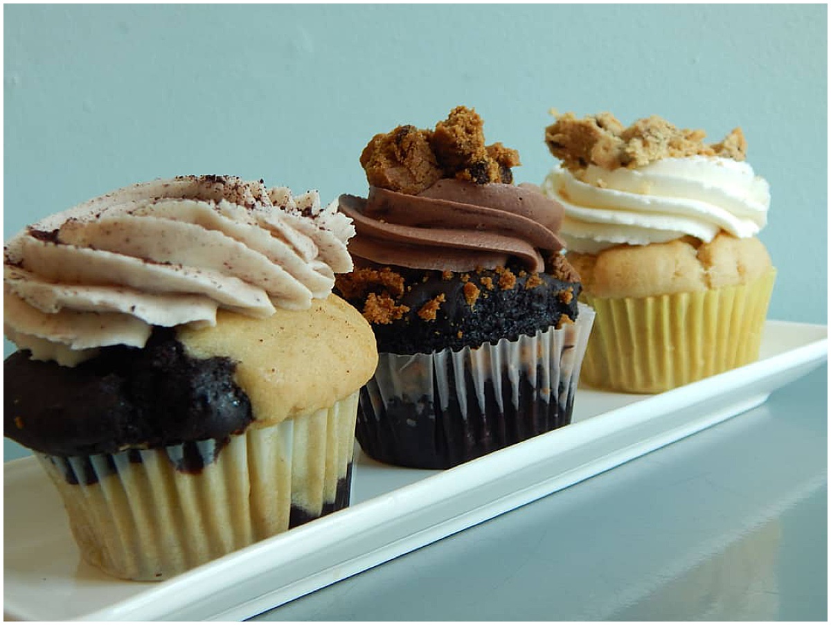Vegan cupcakes with floral decorations at a Palm Beach County wedding